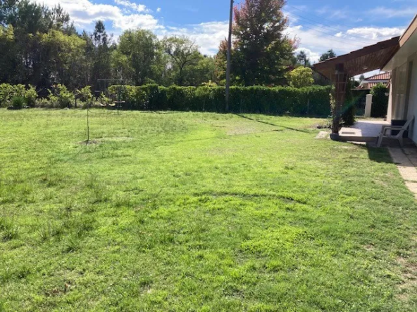 Maison de plain-pied 125 m² joliment rénovée à Captieux 