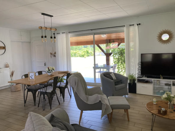 Maison de plain-pied 125 m² joliment rénovée à Captieux 