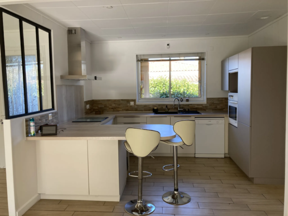 Maison de plain-pied 125 m² joliment rénovée à Captieux 
