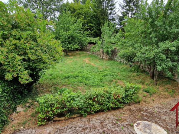 Maison de village entièrement meublée à Preigney 