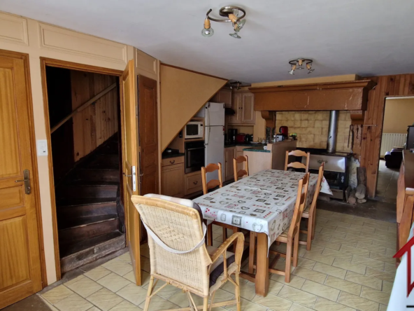 Maison de village entièrement meublée à Preigney 