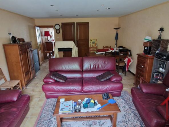 Maison de village entièrement meublée à Preigney 