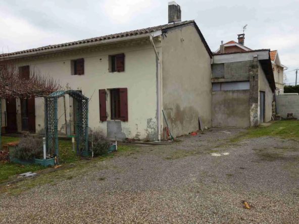 Maison en pierre avec dépendances à vendre à Pugnac 