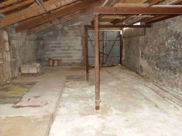 Maison en pierre avec dépendances à vendre à Pugnac 