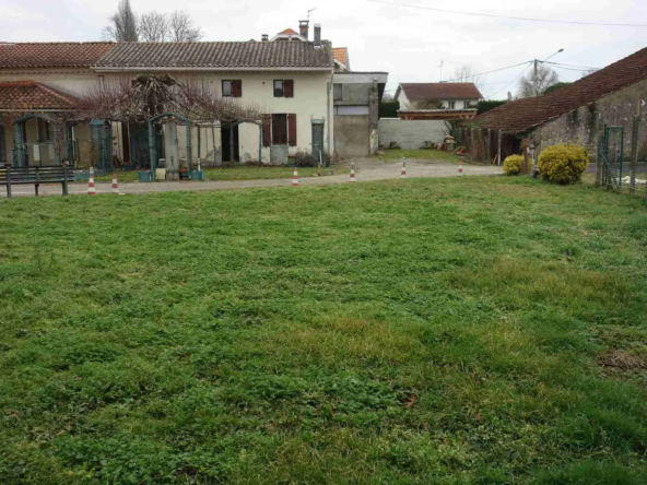Maison en pierre avec dépendances à vendre à Pugnac
