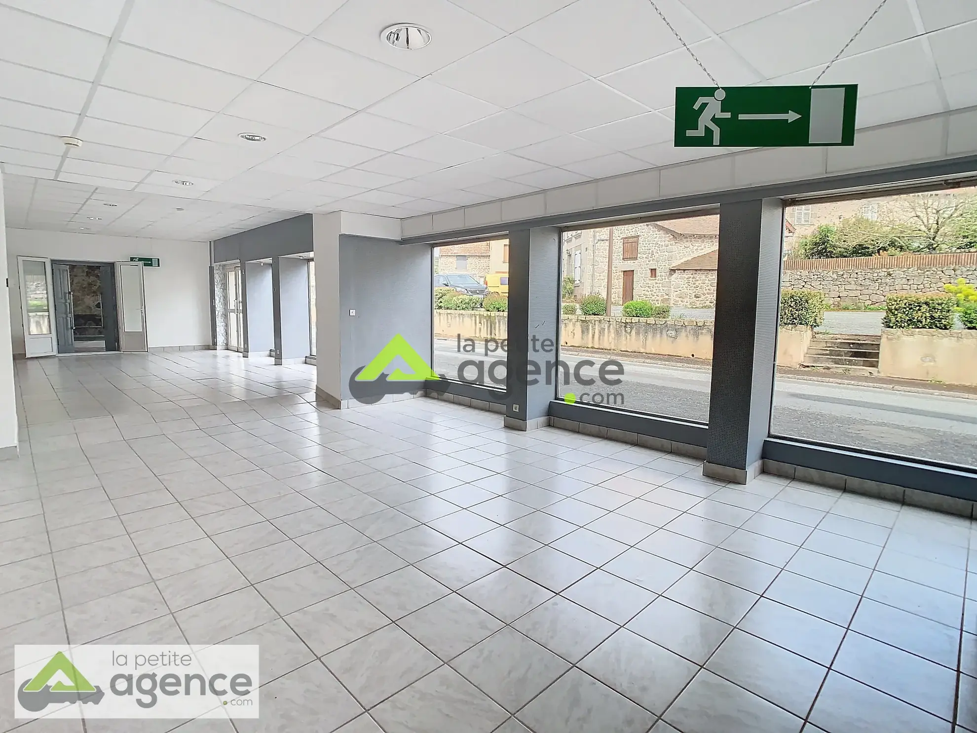 Local commercial à vendre à Bellegarde en Marche 