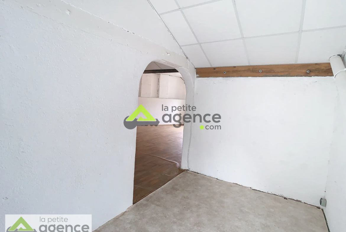 Local commercial à vendre à Bellegarde en Marche 