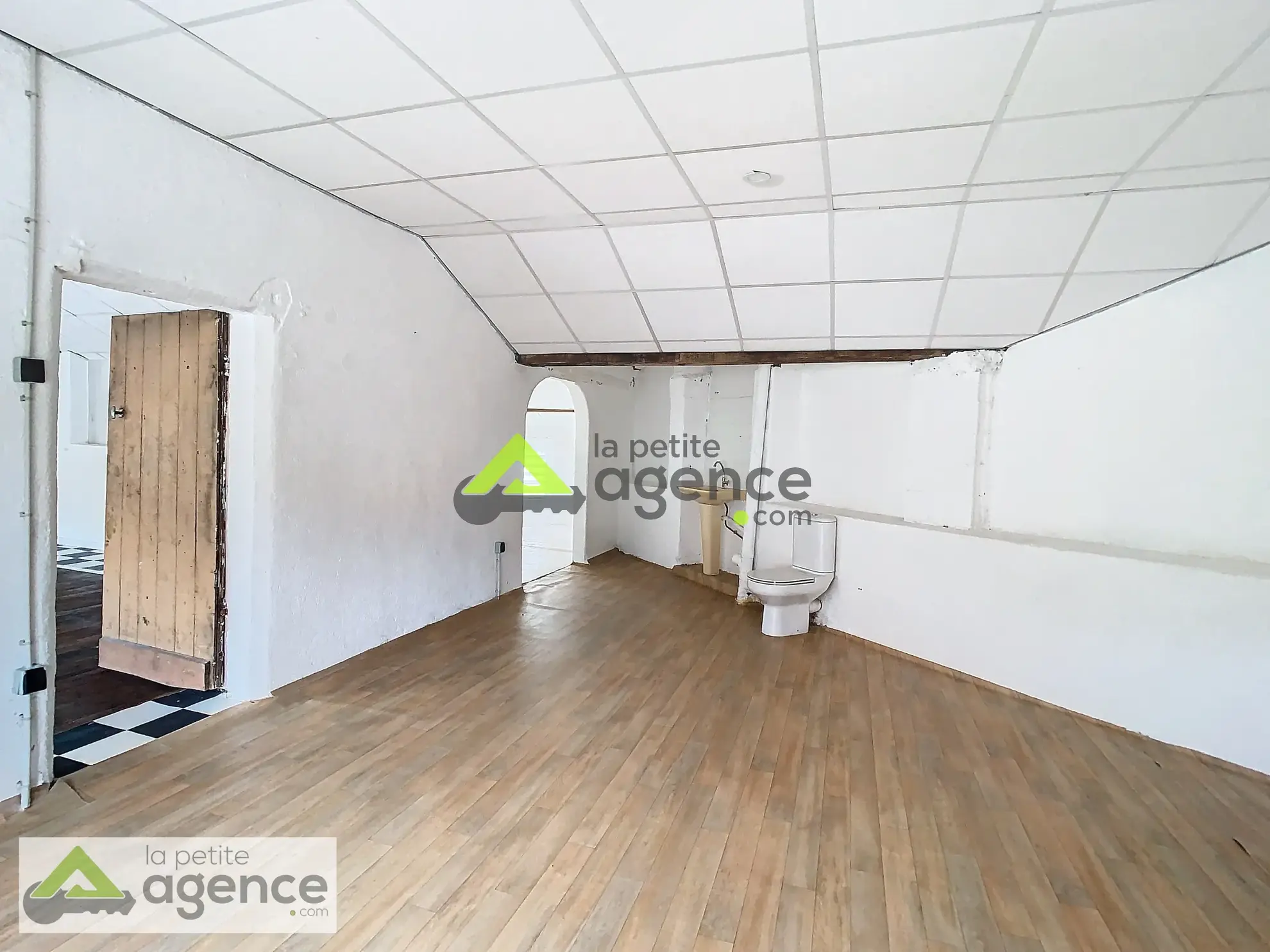 Local commercial à vendre à Bellegarde en Marche 