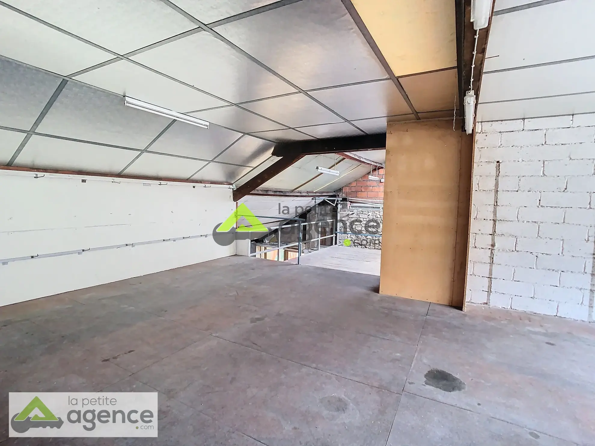 Local commercial à vendre à Bellegarde en Marche 