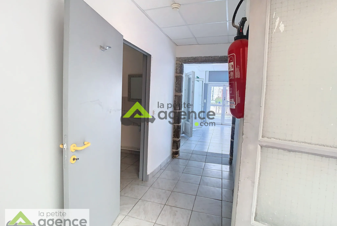 Local commercial à vendre à Bellegarde en Marche 