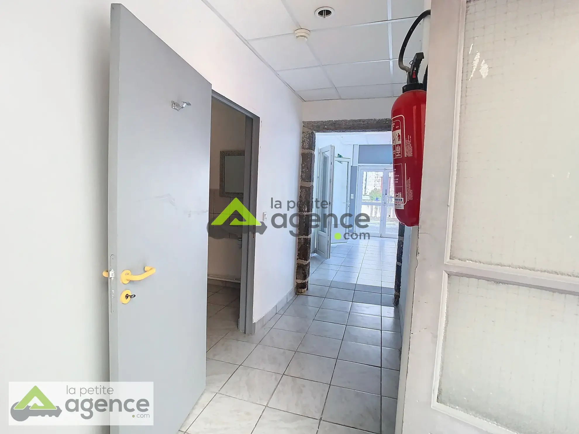 Local commercial à vendre à Bellegarde en Marche 