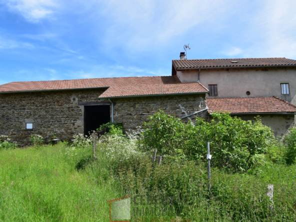 Vente d'un ancien corps de ferme avec dépendances à Monlet 