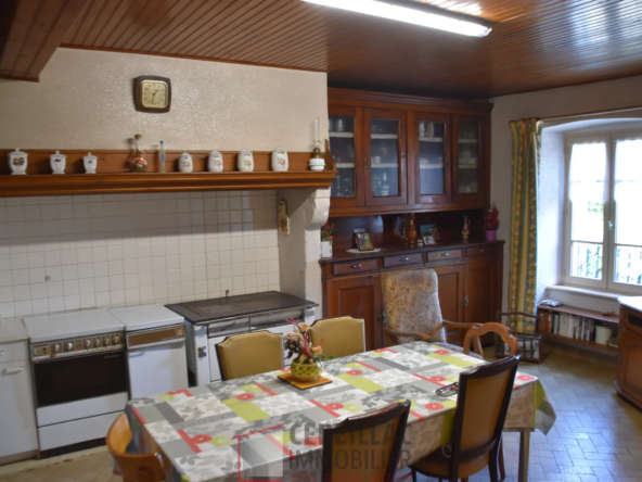 Vente d'un ancien corps de ferme avec dépendances à Monlet 