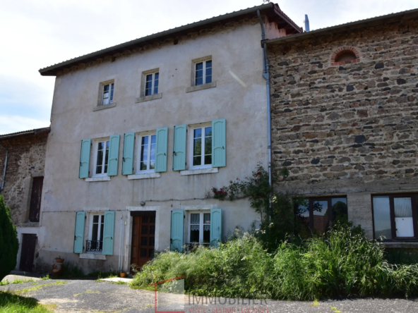 Vente d'un ancien corps de ferme avec dépendances à Monlet 