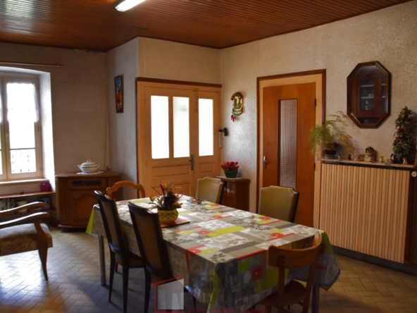 Vente d'un ancien corps de ferme avec dépendances à Monlet 