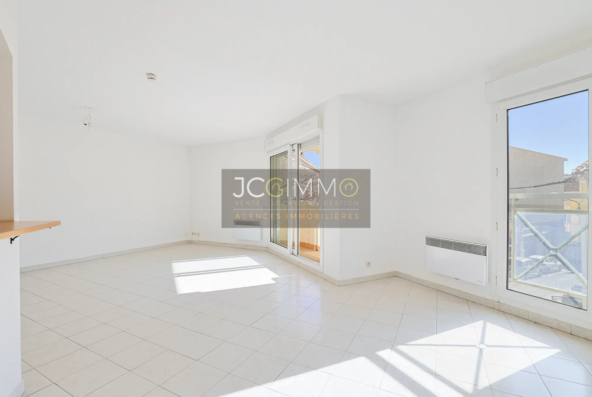 À vendre : Appartement T3 lumineux à Hyères - 73 m2 avec balcon et parking 