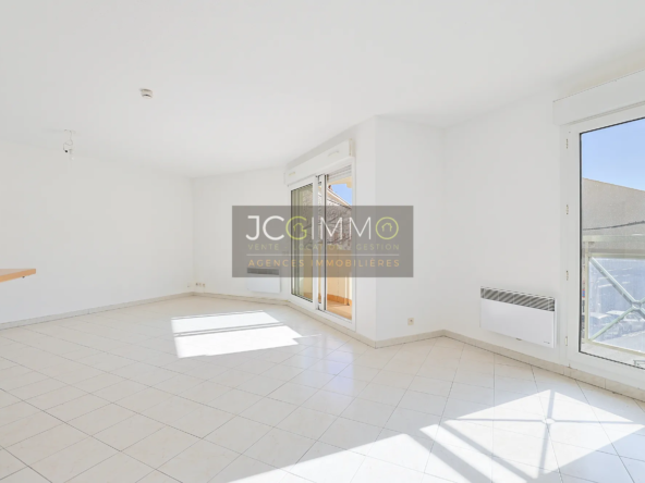 À vendre : Appartement T3 lumineux à Hyères - 73 m2 avec balcon et parking 
