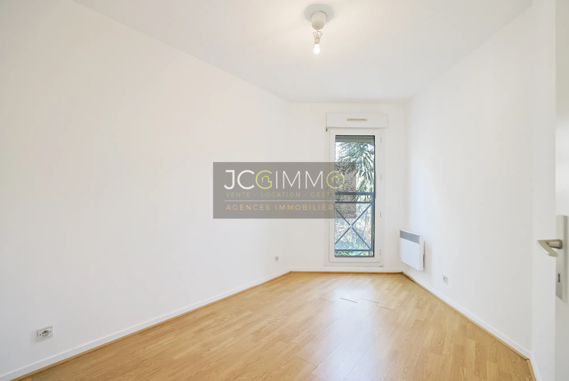 À vendre : Appartement T3 lumineux à Hyères - 73 m2 avec balcon et parking 