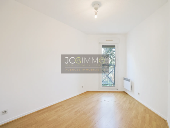 À vendre : Appartement T3 lumineux à Hyères - 73 m2 avec balcon et parking 