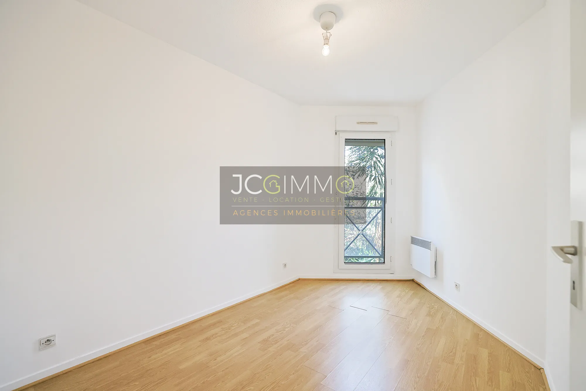 À vendre : Appartement T3 lumineux à Hyères - 73 m2 avec balcon et parking 