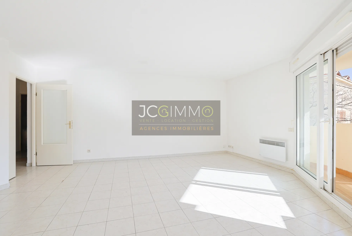 À vendre : Appartement T3 lumineux à Hyères - 73 m2 avec balcon et parking 