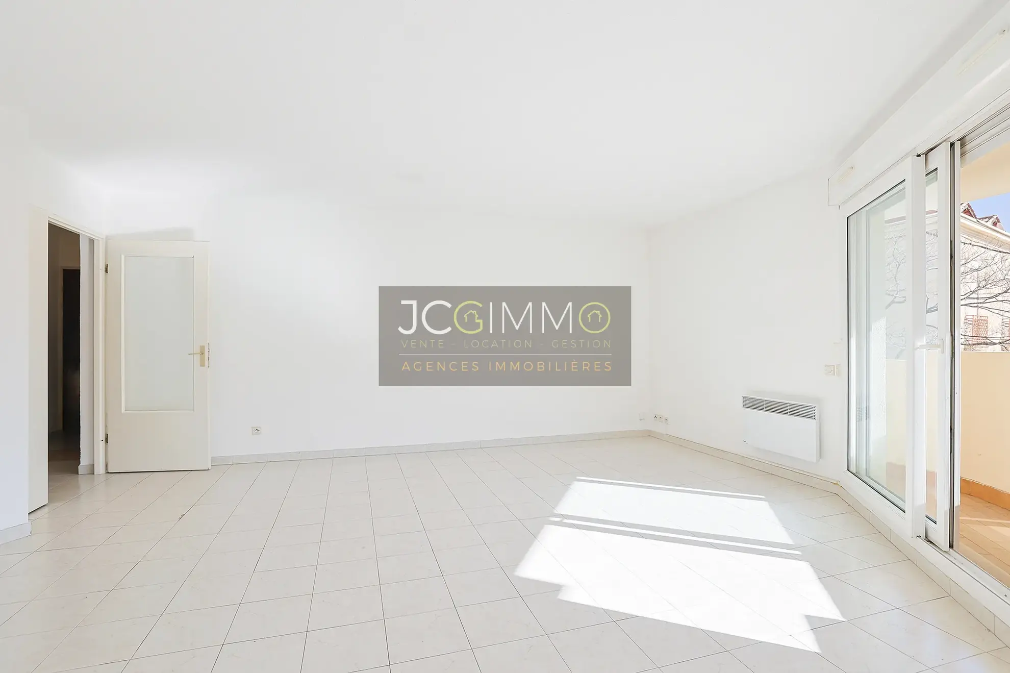 À vendre : Appartement T3 lumineux à Hyères - 73 m2 avec balcon et parking 