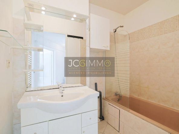 À vendre : Appartement T3 lumineux à Hyères - 73 m2 avec balcon et parking 