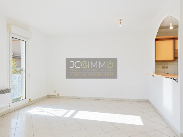 À vendre : Appartement T3 lumineux à Hyères - 73 m2 avec balcon et parking 