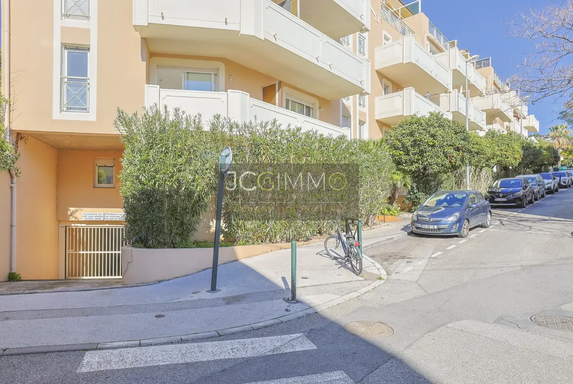 À vendre : Appartement T3 lumineux à Hyères - 73 m2 avec balcon et parking 