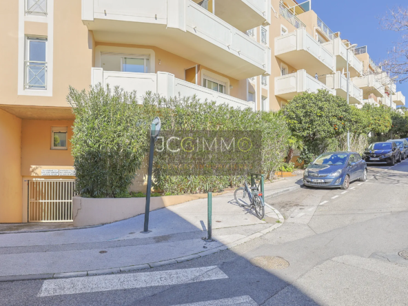 À vendre : Appartement T3 lumineux à Hyères - 73 m2 avec balcon et parking 