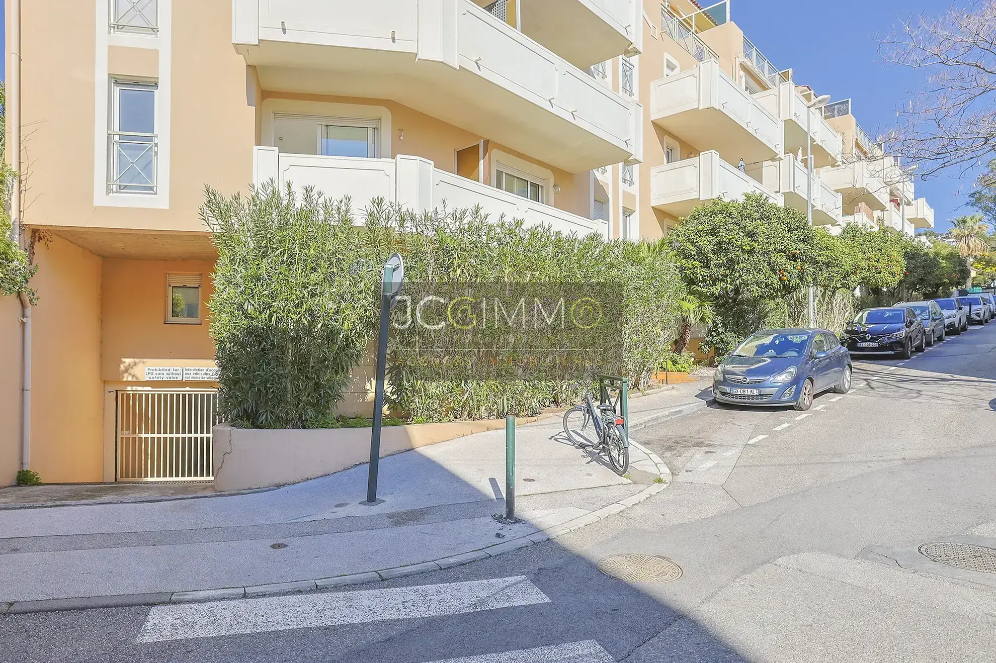 À vendre : Appartement T3 lumineux à Hyères - 73 m2 avec balcon et parking 