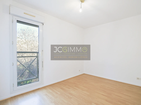 À vendre : Appartement T3 lumineux à Hyères - 73 m2 avec balcon et parking 