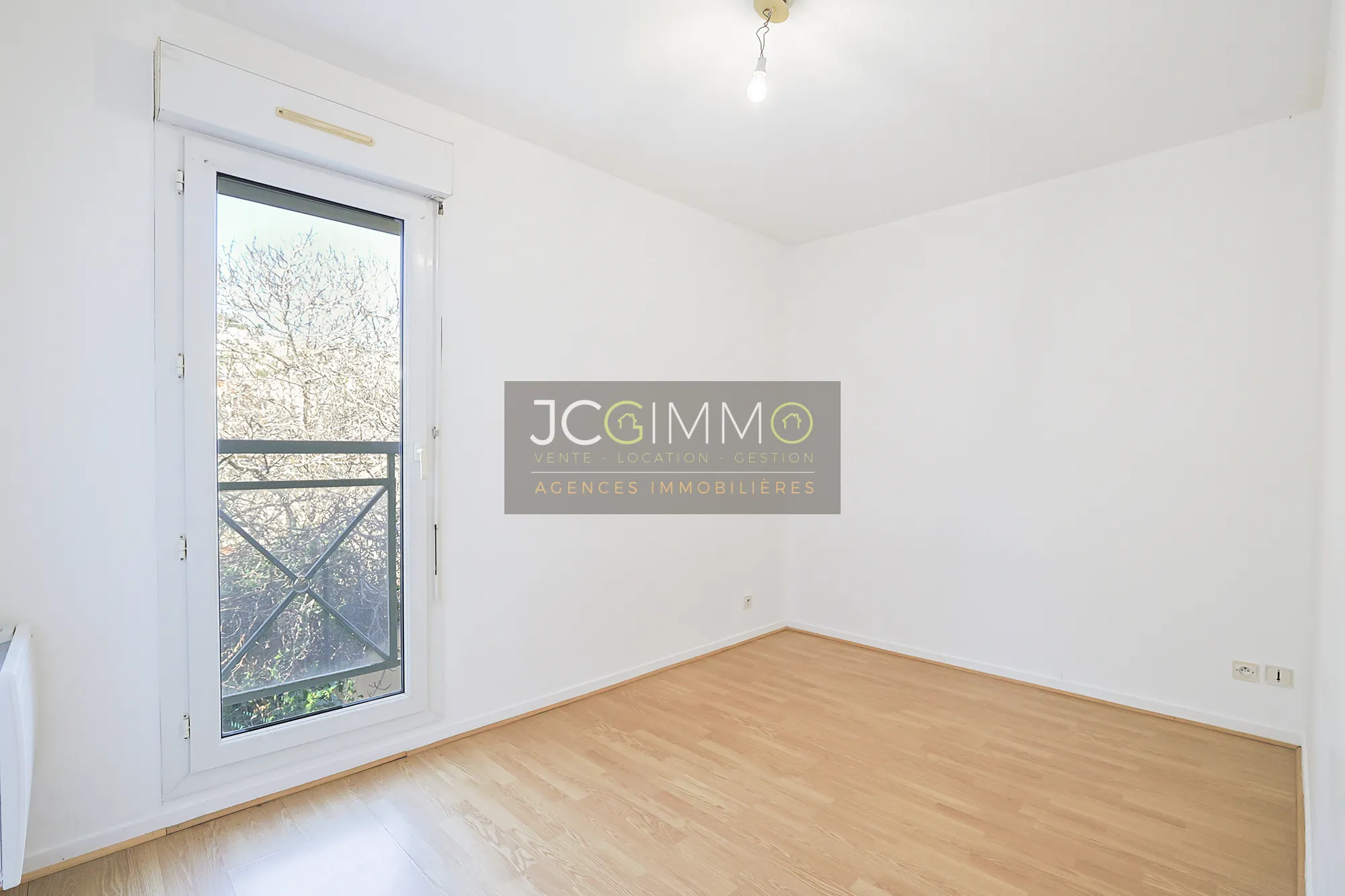 À vendre : Appartement T3 lumineux à Hyères - 73 m2 avec balcon et parking 