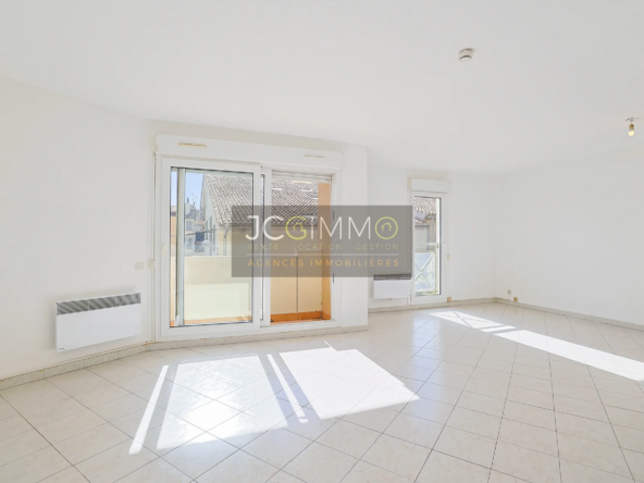 À vendre : Appartement T3 lumineux à Hyères - 73 m2 avec balcon et parking 