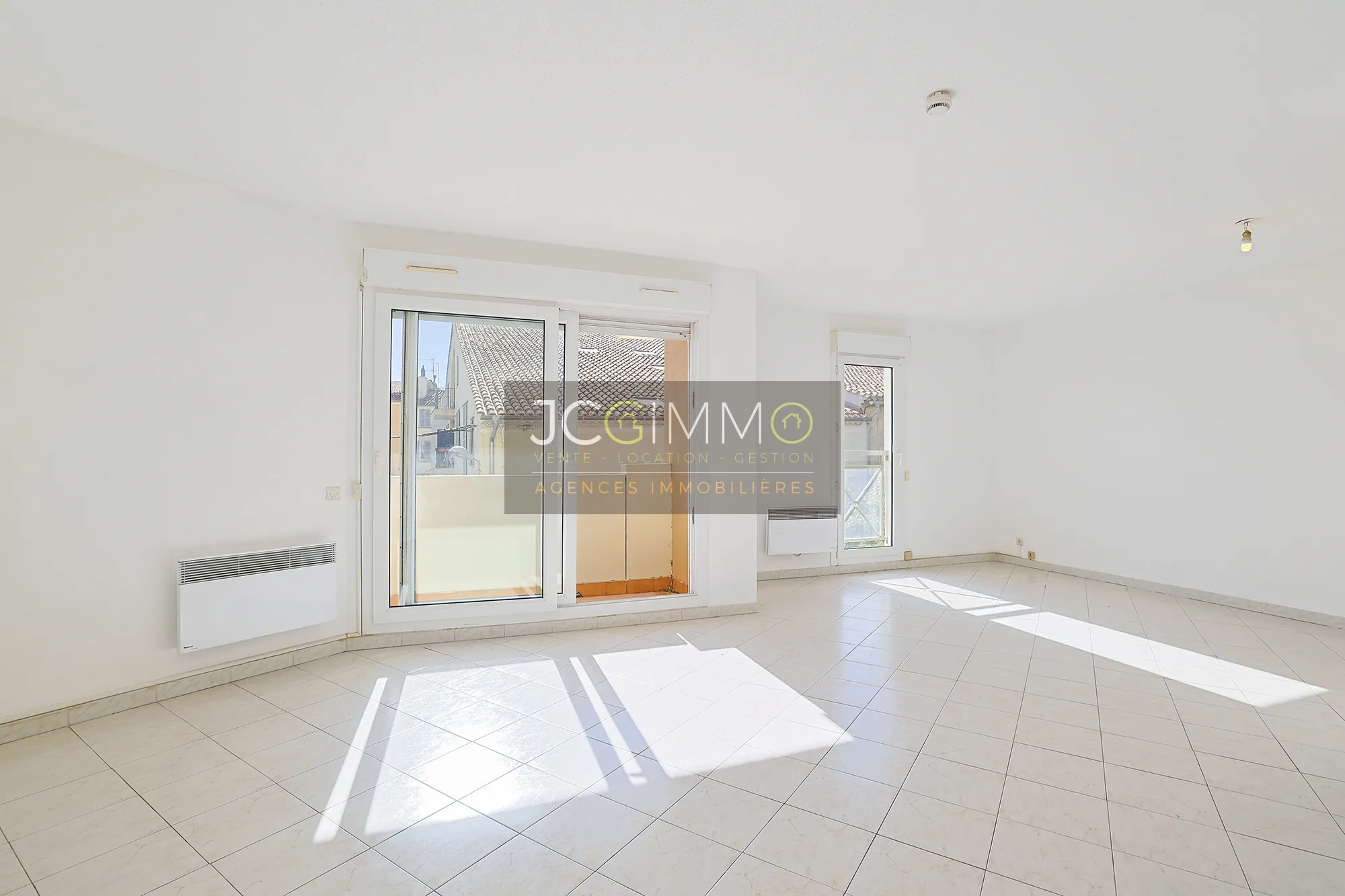 À vendre : Appartement T3 lumineux à Hyères - 73 m2 avec balcon et parking 