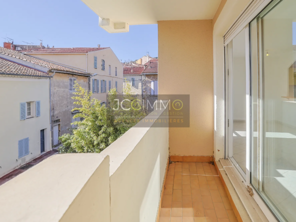 À vendre : Appartement T3 lumineux à Hyères - 73 m2 avec balcon et parking 