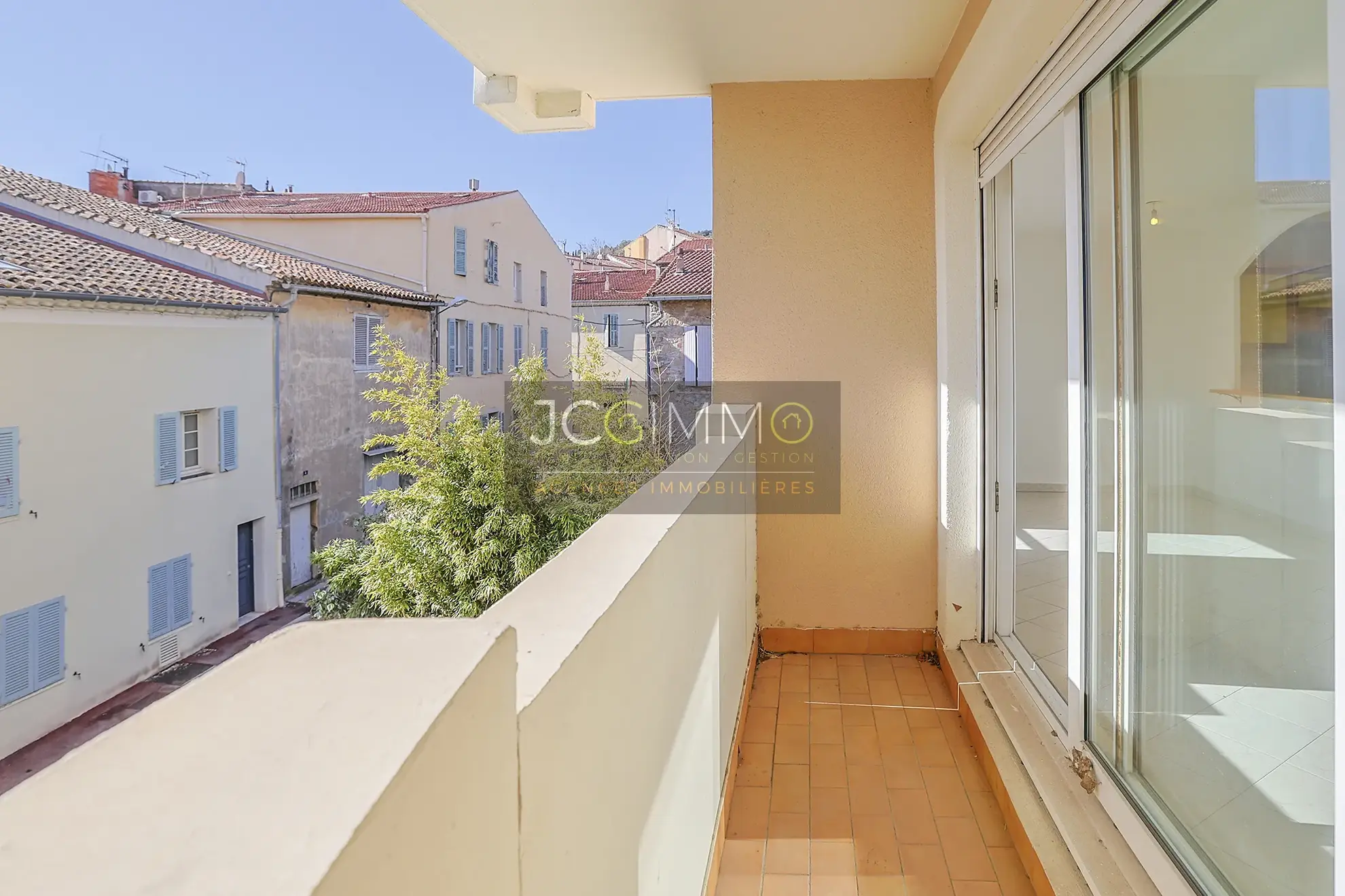 À vendre : Appartement T3 lumineux à Hyères - 73 m2 avec balcon et parking 