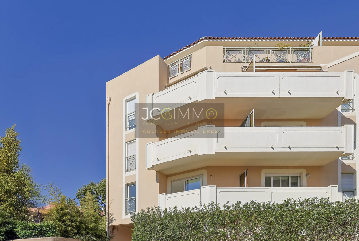 À vendre : Appartement T3 lumineux à Hyères - 73 m2 avec balcon et parking 