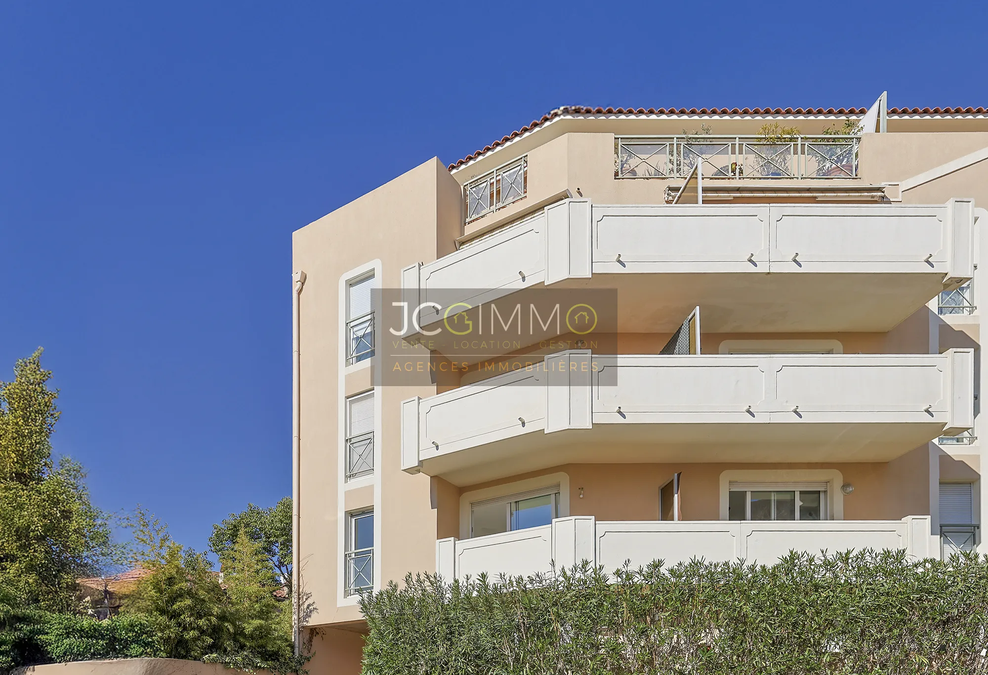 À vendre : Appartement T3 lumineux à Hyères - 73 m2 avec balcon et parking 