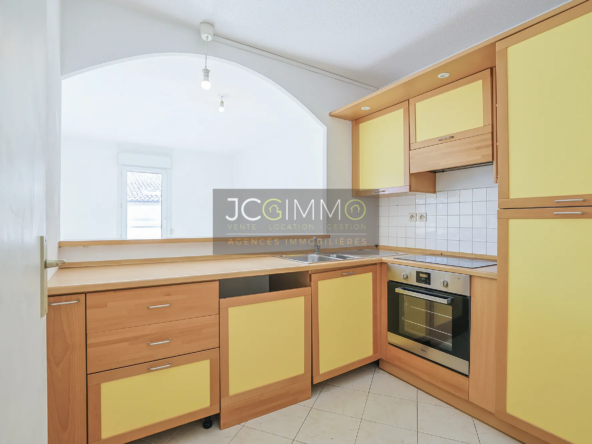 À vendre : Appartement T3 lumineux à Hyères - 73 m2 avec balcon et parking 