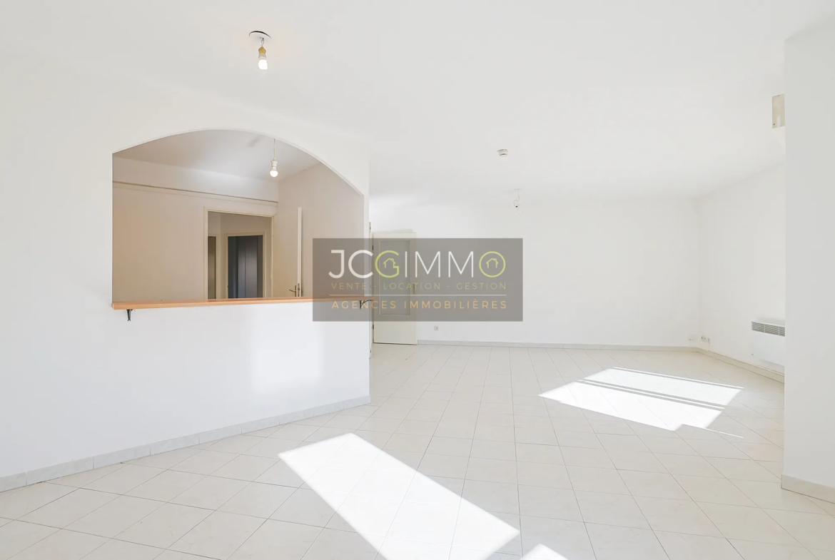 À vendre : Appartement T3 lumineux à Hyères - 73 m2 avec balcon et parking 