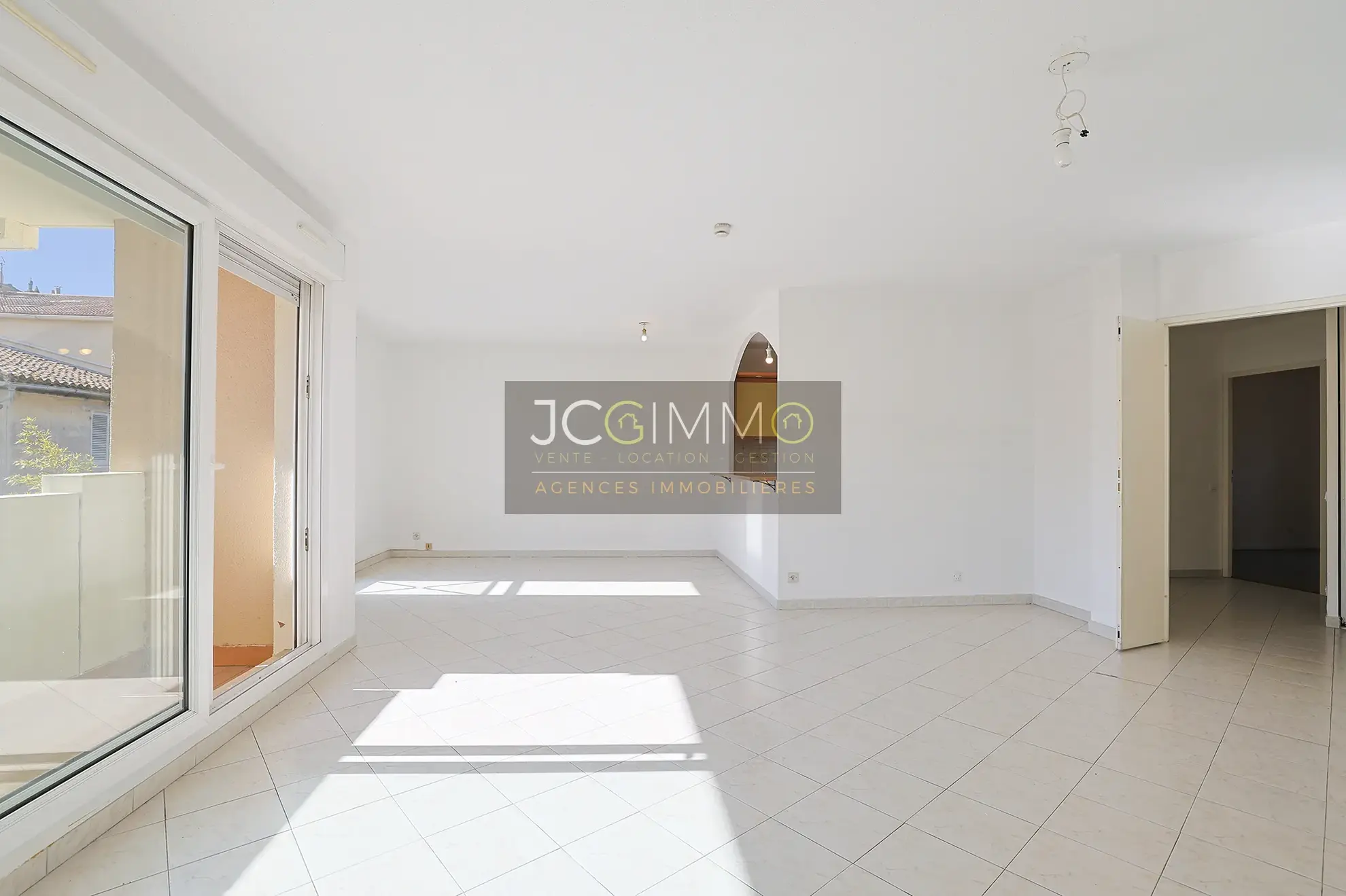 À vendre : Appartement T3 lumineux à Hyères - 73 m2 avec balcon et parking 