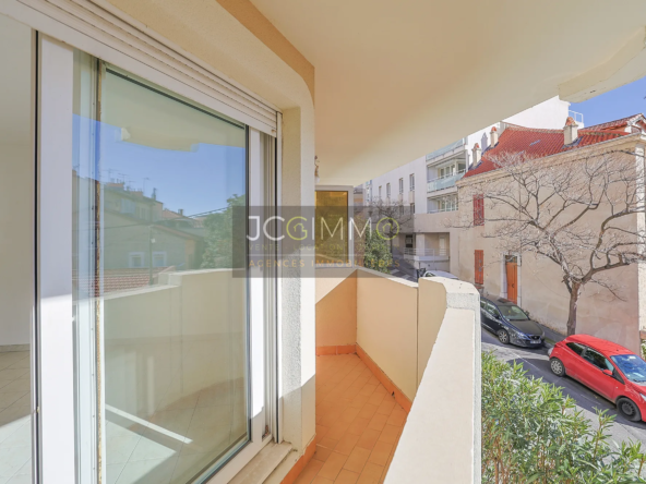 À vendre : Appartement T3 lumineux à Hyères - 73 m2 avec balcon et parking 