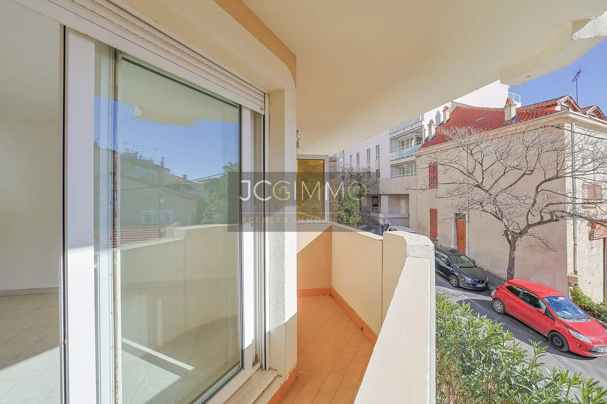 À vendre : Appartement T3 lumineux à Hyères - 73 m2 avec balcon et parking 