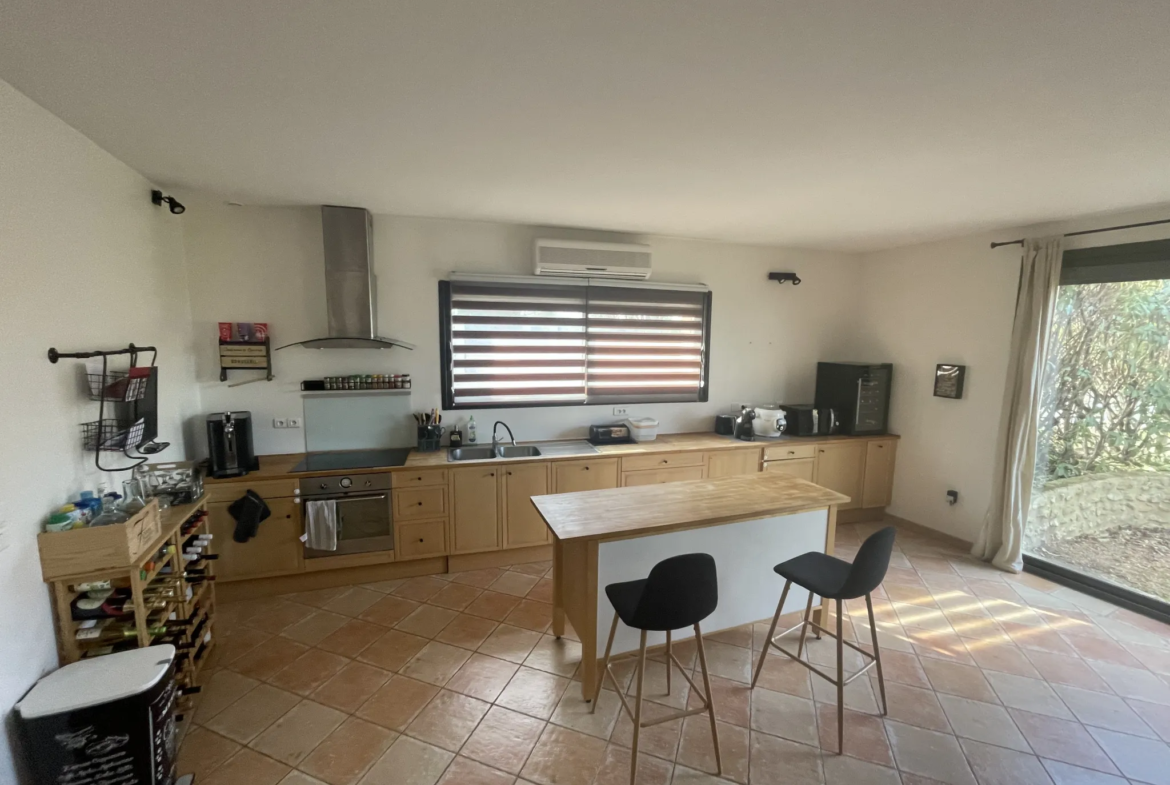 À vendre : Maison ancienne rénovée de 207 m² à Noyant 
