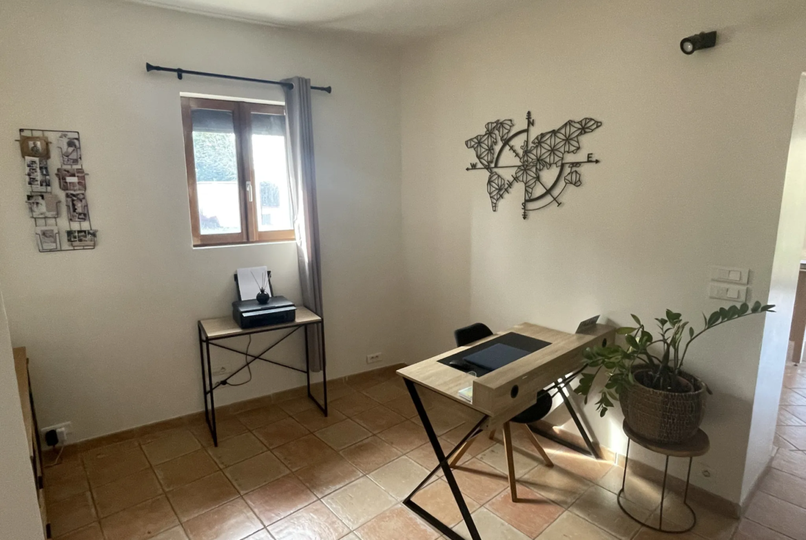 À vendre : Maison ancienne rénovée de 207 m² à Noyant 