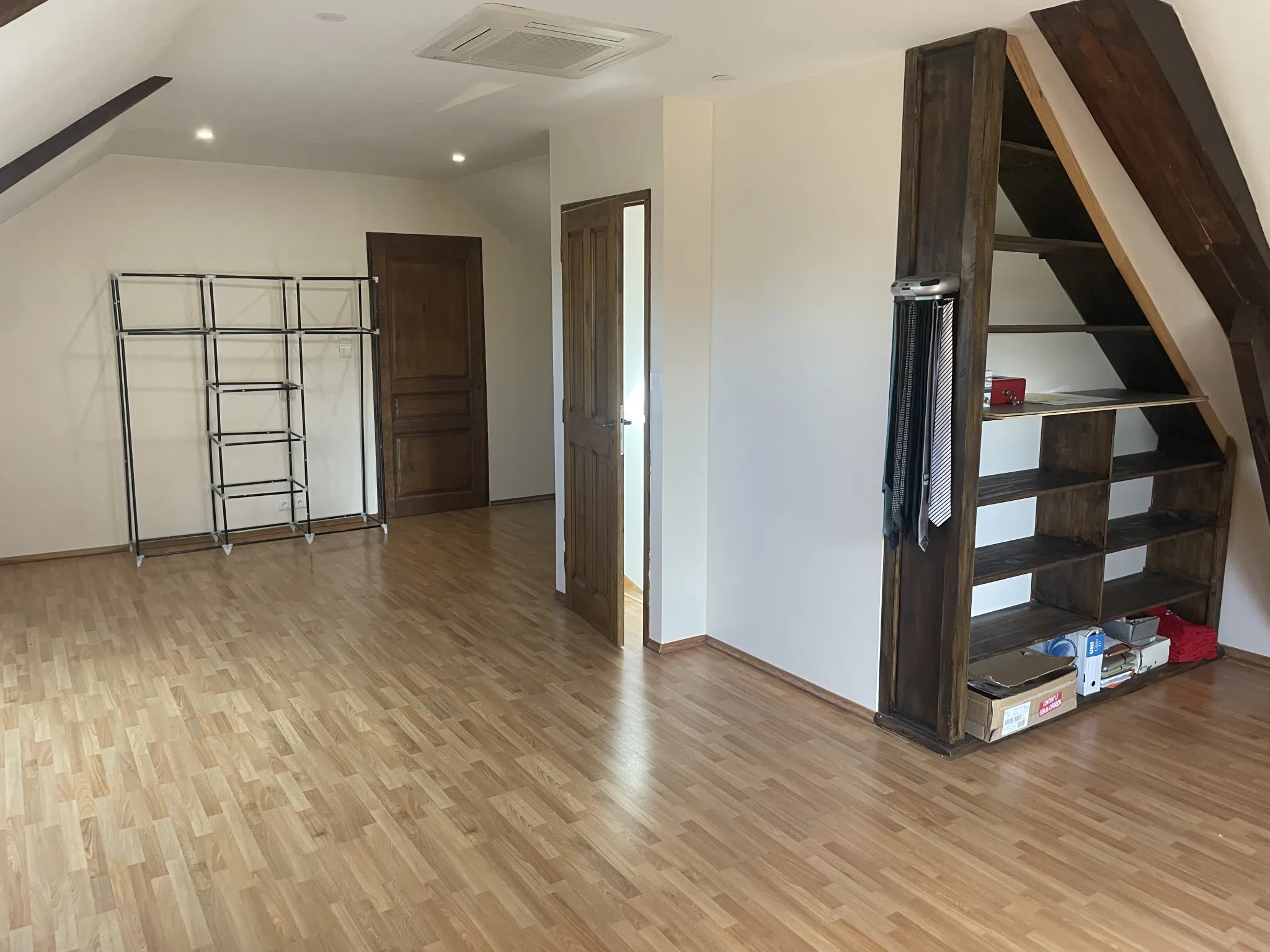 À vendre : Maison ancienne rénovée de 207 m² à Noyant 