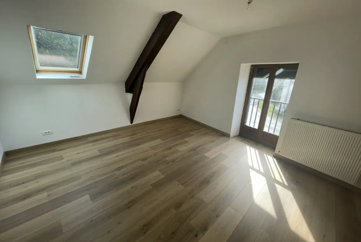 À vendre : Maison ancienne rénovée de 207 m² à Noyant 