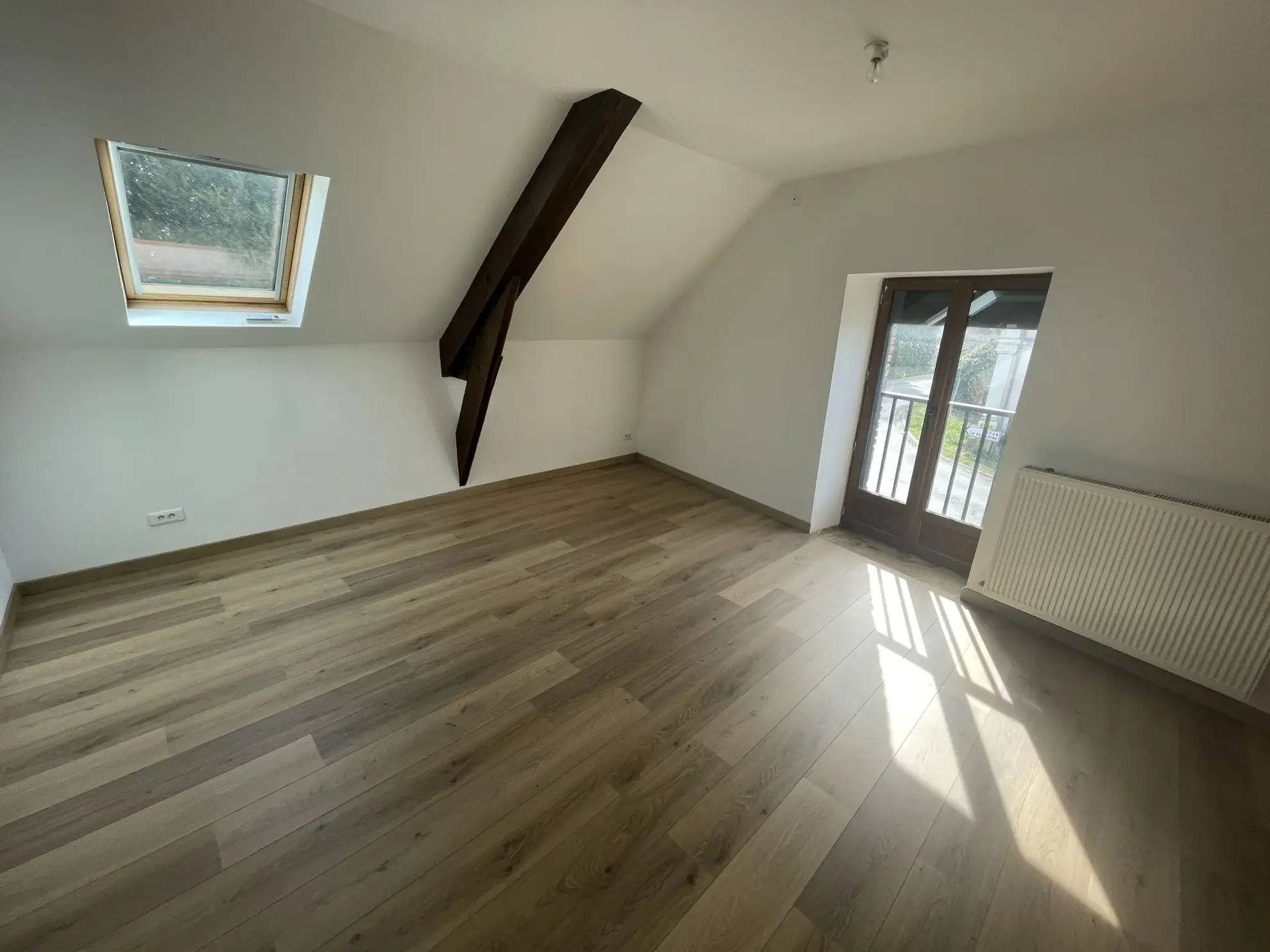 À vendre : Maison ancienne rénovée de 207 m² à Noyant 