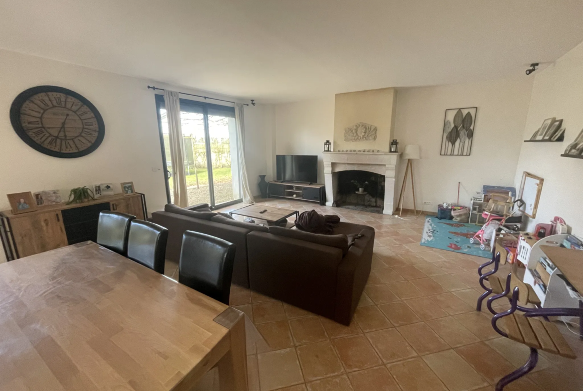 À vendre : Maison ancienne rénovée de 207 m² à Noyant 